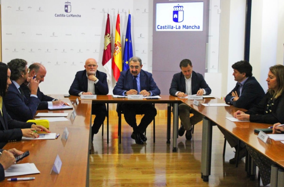Reunión en la Casa Perona en Albacete