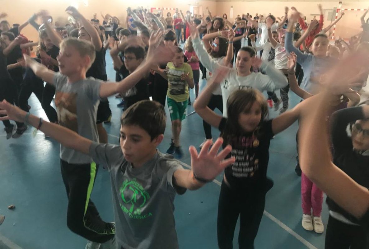 "Despiértate con ritmo": música y ejercicio físico de la mano. Foto: CEIP Ciudad Encantada.