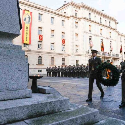 Acto castrense con motivo del Día de la Inmaculada en la Academia de Infantería de Toledo este viernes. EFE/ Ismael Herrero.