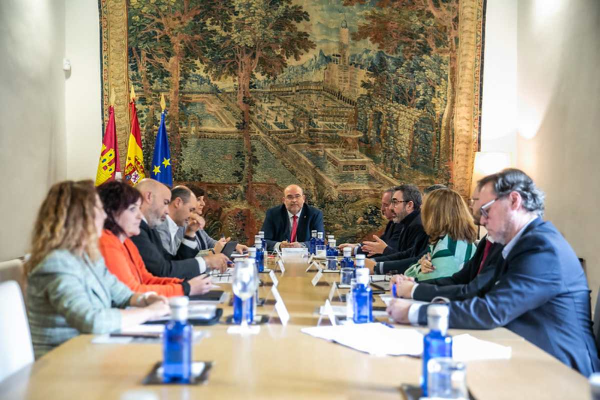 Pleno del Consejo de Diálogo Social de CLM; con Gobierno, Cecam, CCOO y UGT.