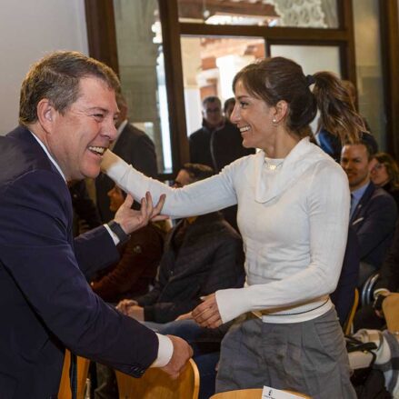 El presidente de CLM, Emiliano García-Page (con Sandra Sánchez), en la presentación de la Región Europea del Deporte. Foto: EFE/Ángeles Visdómine.