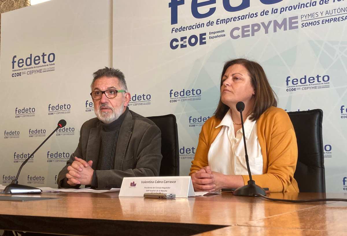 Valentina Cabra y Pedro Pérez Juan, presidenta y gerente del CRDO Azafrán de la Mancha.