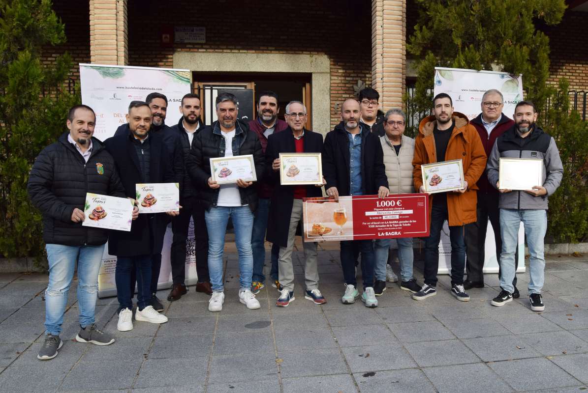 Foto de familia en la entrega de los premios de las Jornadas de la Tapa de Toledo.