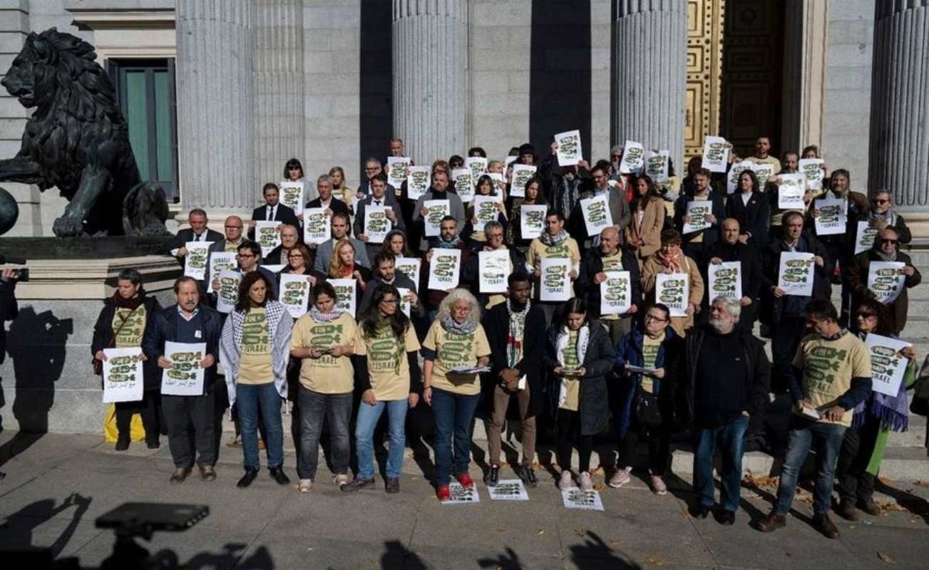 Manifiesto contra la guerra en gaza ante el Congreso. Foto: Causa Palestina.