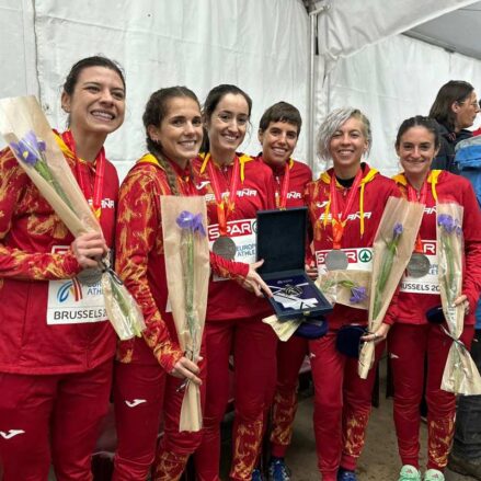 La atleta toledana Irene Sánchez-Escribano lograba la medalla de plata con España en el Europeo de cross. Foto: RFEA.