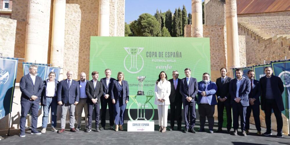 Foto de familia del sorteo de octavos de la Copa de España.