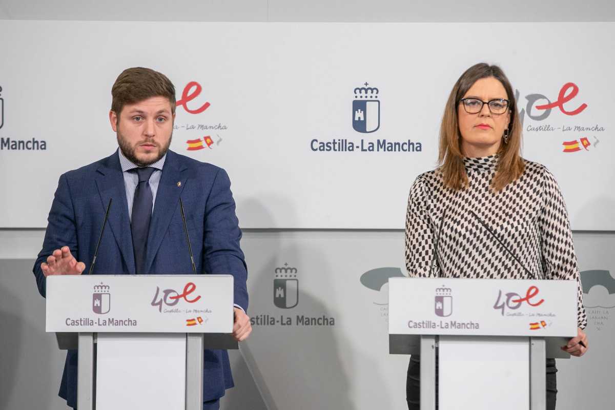 El consejero de Fomento, Nacho Hernando, y la consejera portavoz el Gobierno regional, Esther Padilla.