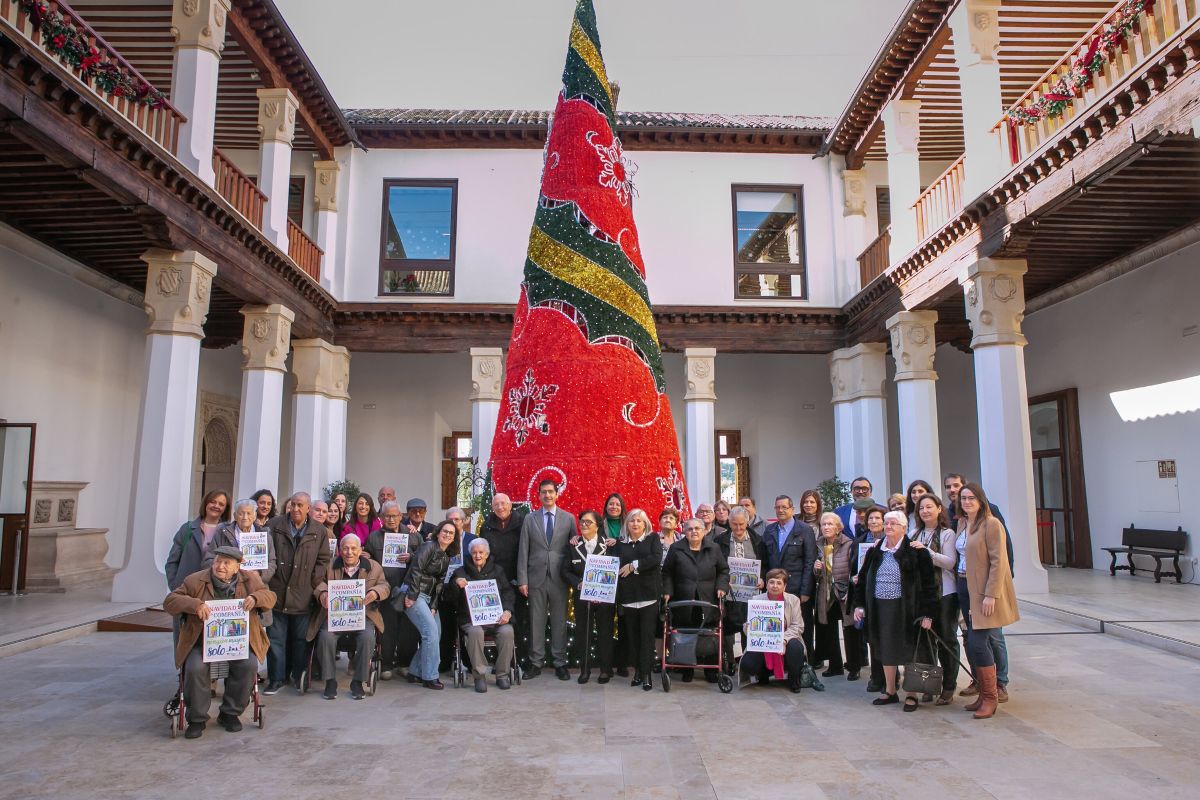 Navidad en compañía, ningún mayor solo, de nuevo la campaña organizada por el Gobierno regional.