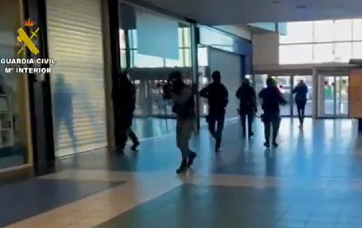 Simulacro de atentado terrorista en el centro comercial Puerta de Toledo, en Olías del Rey.