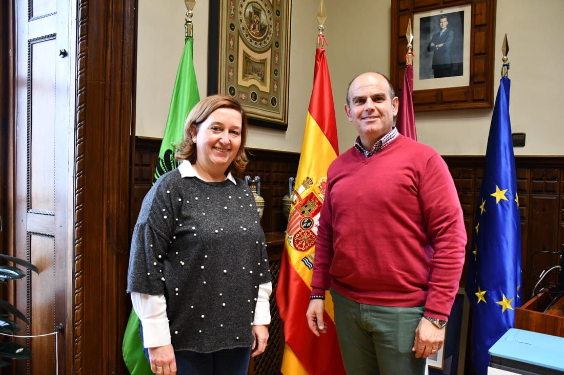 Conchi Cedillo, presidenta de la Diputación, Concepción Cedillo y José Ángel Pérez, alcalde de Los Navalucillos