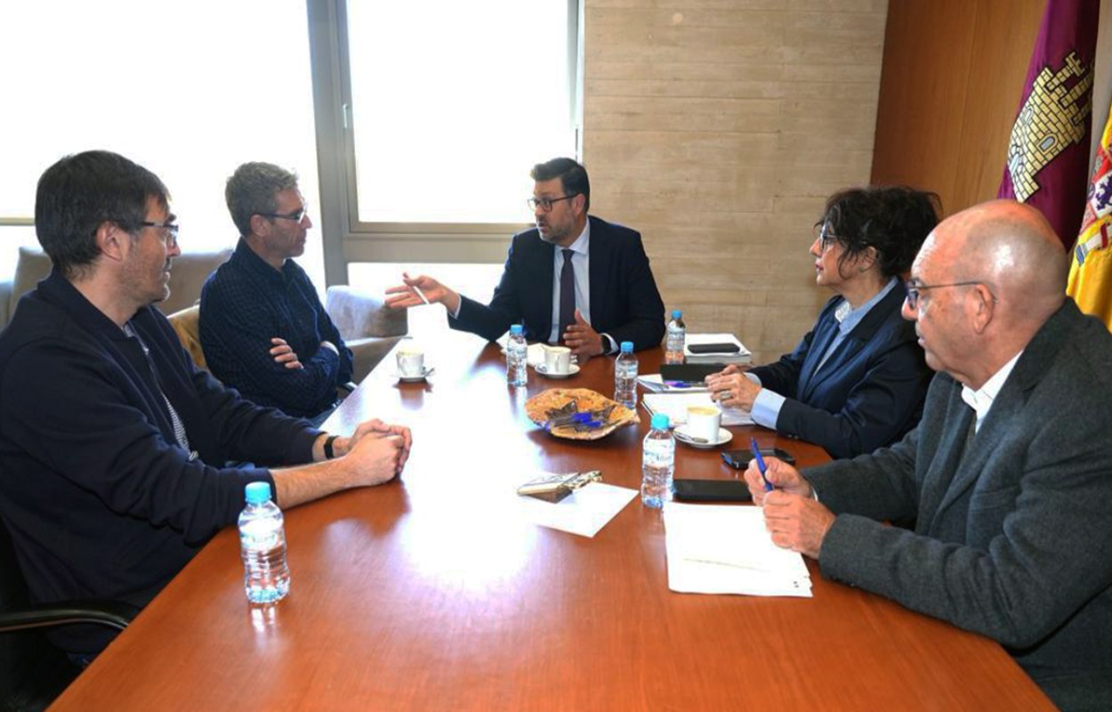 STE CLM, en una reunión anterior con el consejero Amador Pastor.