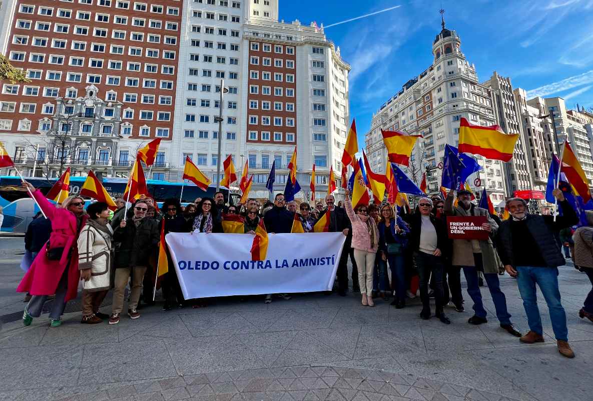 Carlos Velázquez (centro), entre la delegación toledana presente en la manifestación de Madrid.