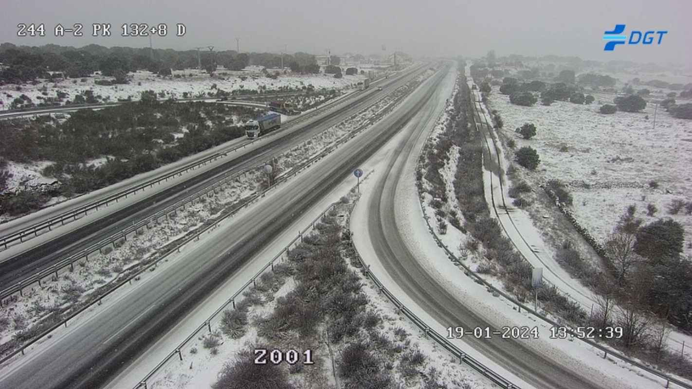 Estado de la A2 a su paso por Alcolea del Pinar (Guadalajara) a las 13:50 h. | Cámara DGT.