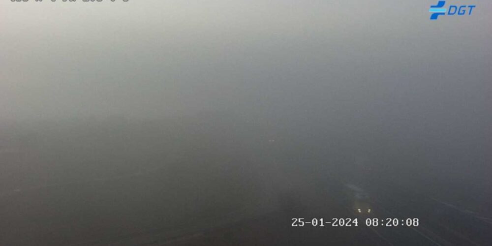 Imagen de la A-4 en la provincia de Ciudad Real, con una intensa niebla.