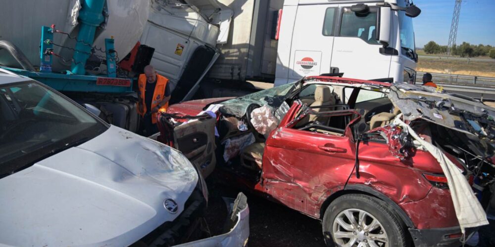 Imagen de uno de los accidentes múltiples en la A-4. Foto: EFE.