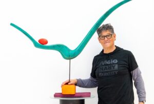 José Carlos Calvo. con una de las piezas.