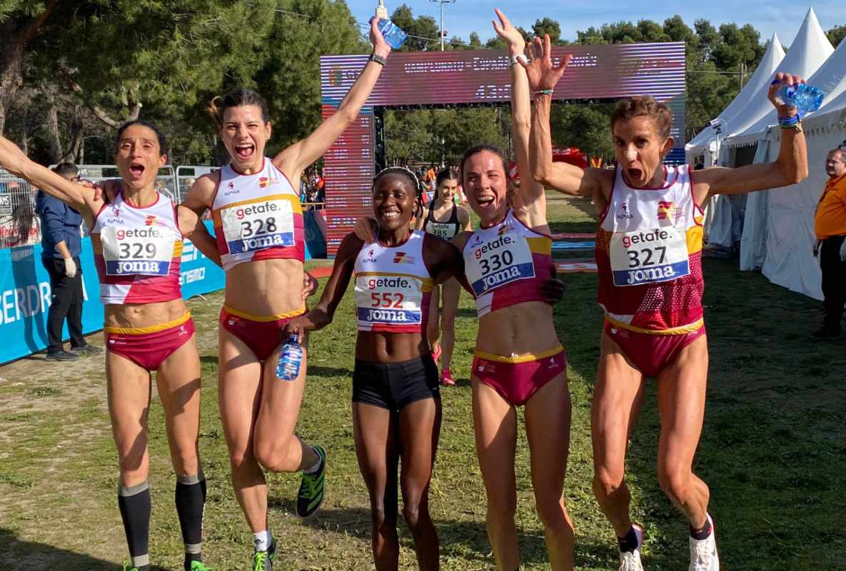 En la foto, las campeonas de España de campo a través. Foto: RFEA.