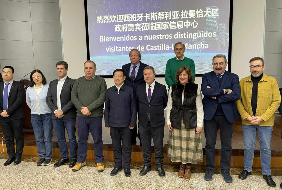 Visita de la delegación castellanomanchega al Centro de Información del Estado Chino.