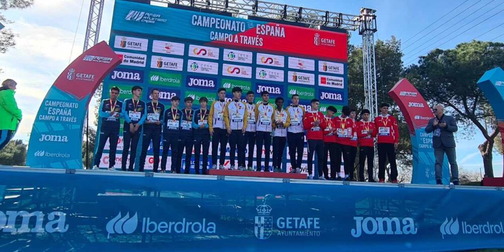 CLM sub-20, en lo más alto del podio del Campeonato de España de cross. Foto: RFEA.