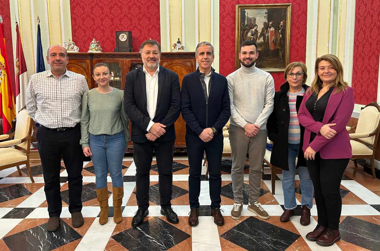 Foto de la reunión para concretar el Regional de atletismo de Fecam.