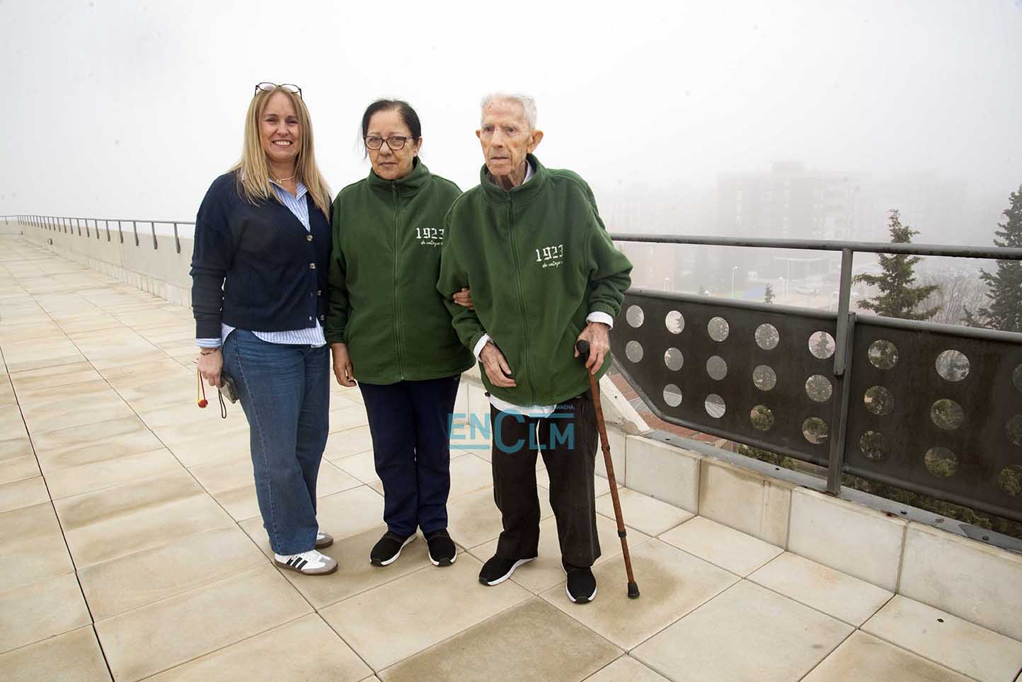 Francisco Salazar, junto a su hermana María del Rosario y Virginia Marca. Foto: Rebeca Arango.