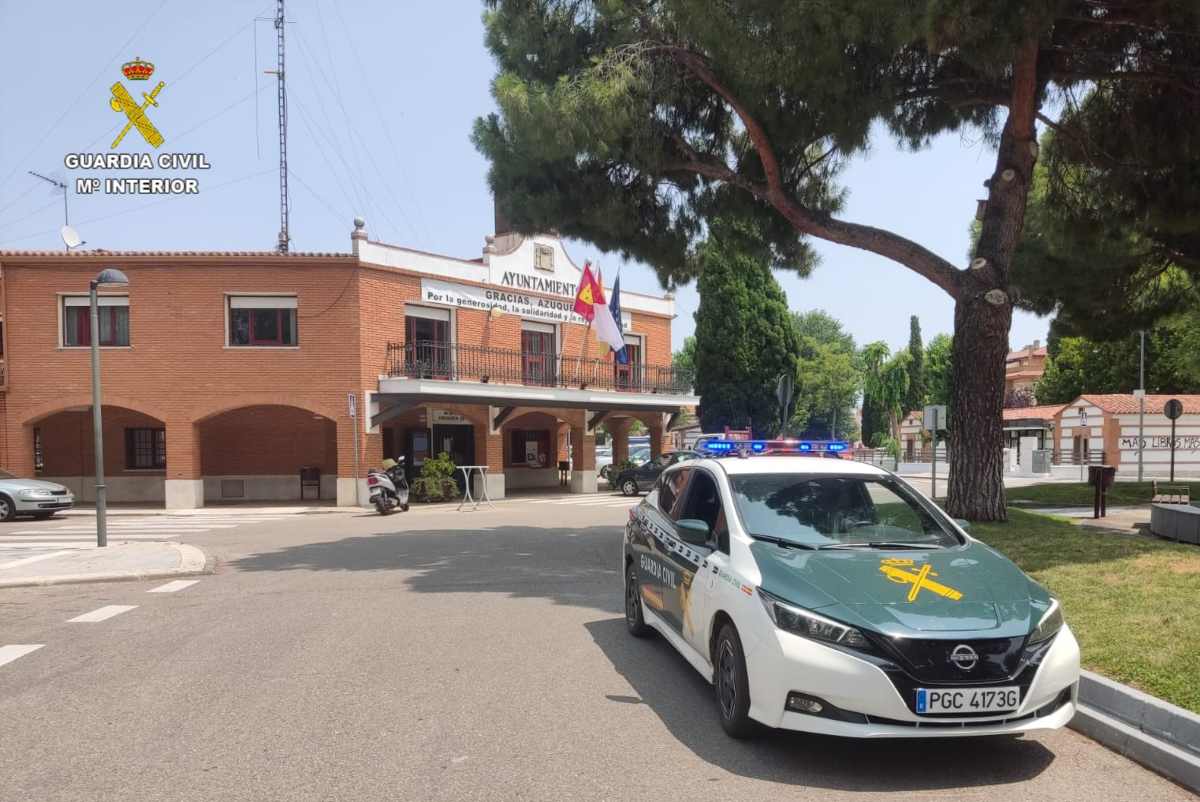 Vehículo de la Guardia Civil en Azuqueca.