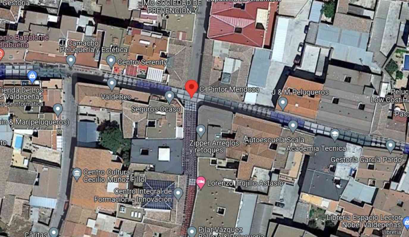 Incendio en la calle Pintor Mendoza de Valdepeñas, sin desgracias personales. Imagen: Google Maps.