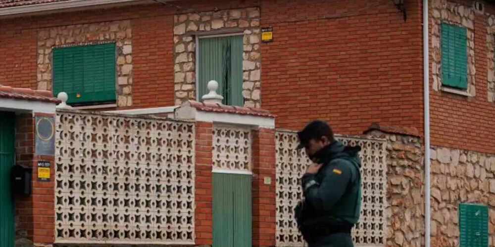 La vivienda de Morata de Tajuña donde fueron hallados sin vida los tres hermanos. Foto: Europa Press.