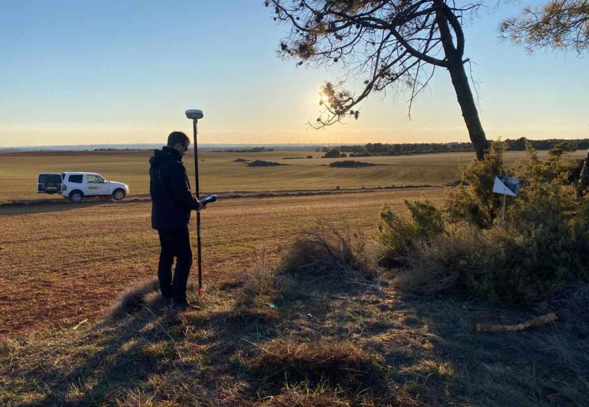 Foto: Trabajos de campo en la línea límite entre Motilla del Palancar y Gabaldón (Cuenca).