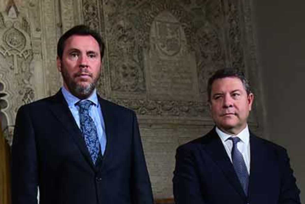 El ministro de Transporte y Movilidad Sostenible, Óscar Puente, y el presidente de Castilla-La Mancha, Emiliano García-Page.