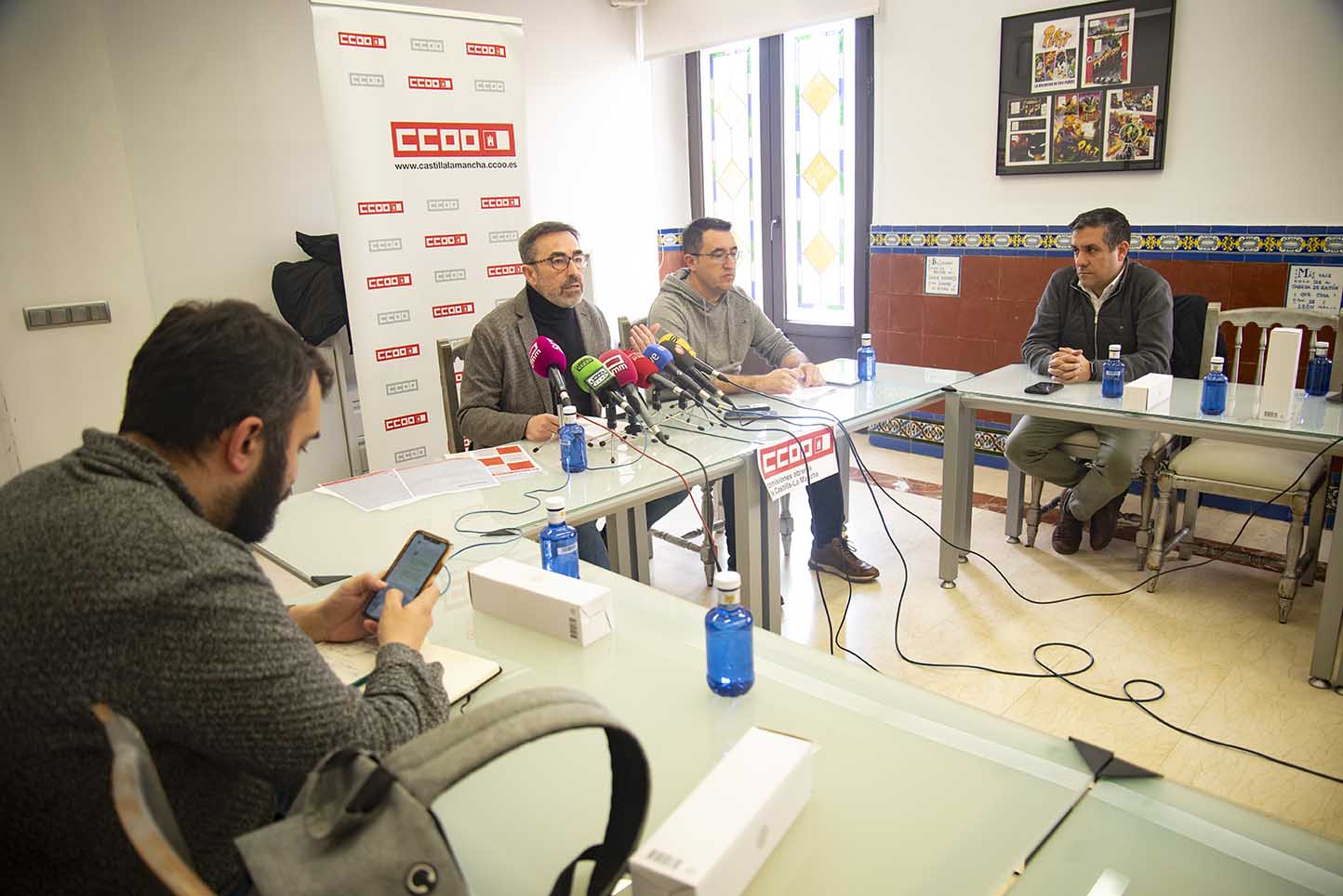 El secretario general de CCOO CLM, Paco de la Rosa, junto con el secretario de Comunicación del sindicato, Marcelo Ortega. Foto: Rebeca Arango.