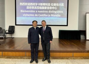 El presidente de Castilla-La Mancha, Emiliano García-Page, en su viaje a China. Foto: Gobierno CLM.