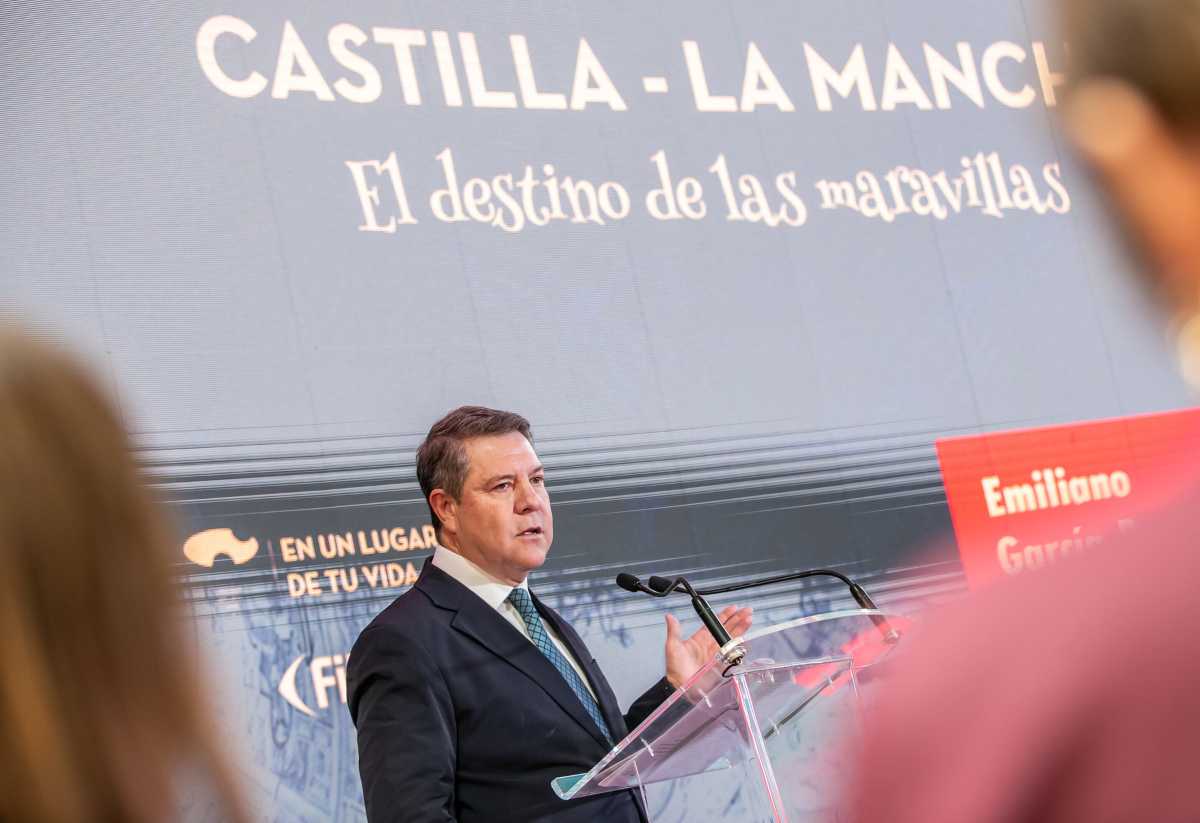 El presidente de Castilla-La Mancha, Emiliano García-Page, en Fitur.