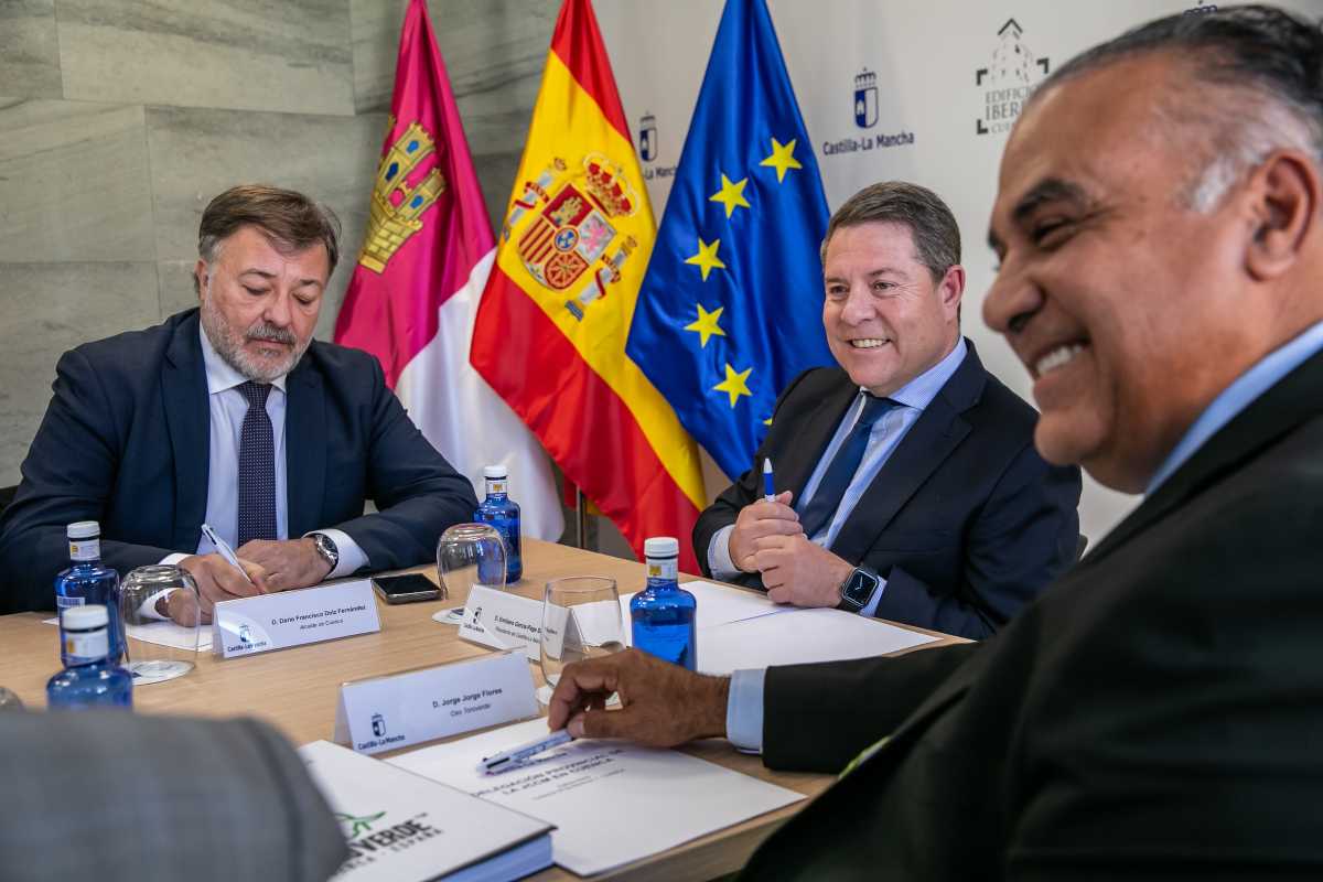 Reunión entre representantes del Gobierno regional, el Ayuntamiento de Cuenca y Toro Verde.