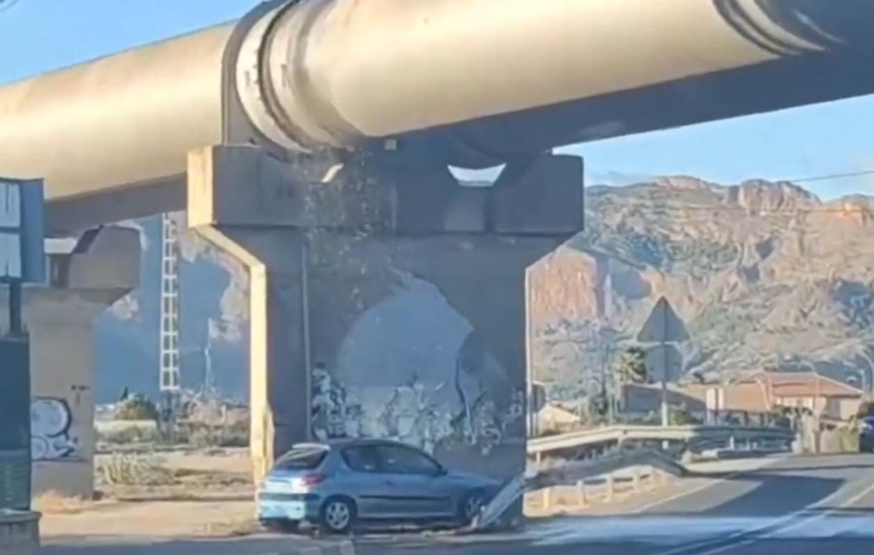 La fuga del trasvase Tajo Segura servía como lavadero de coches en Orihuela (Murcia).