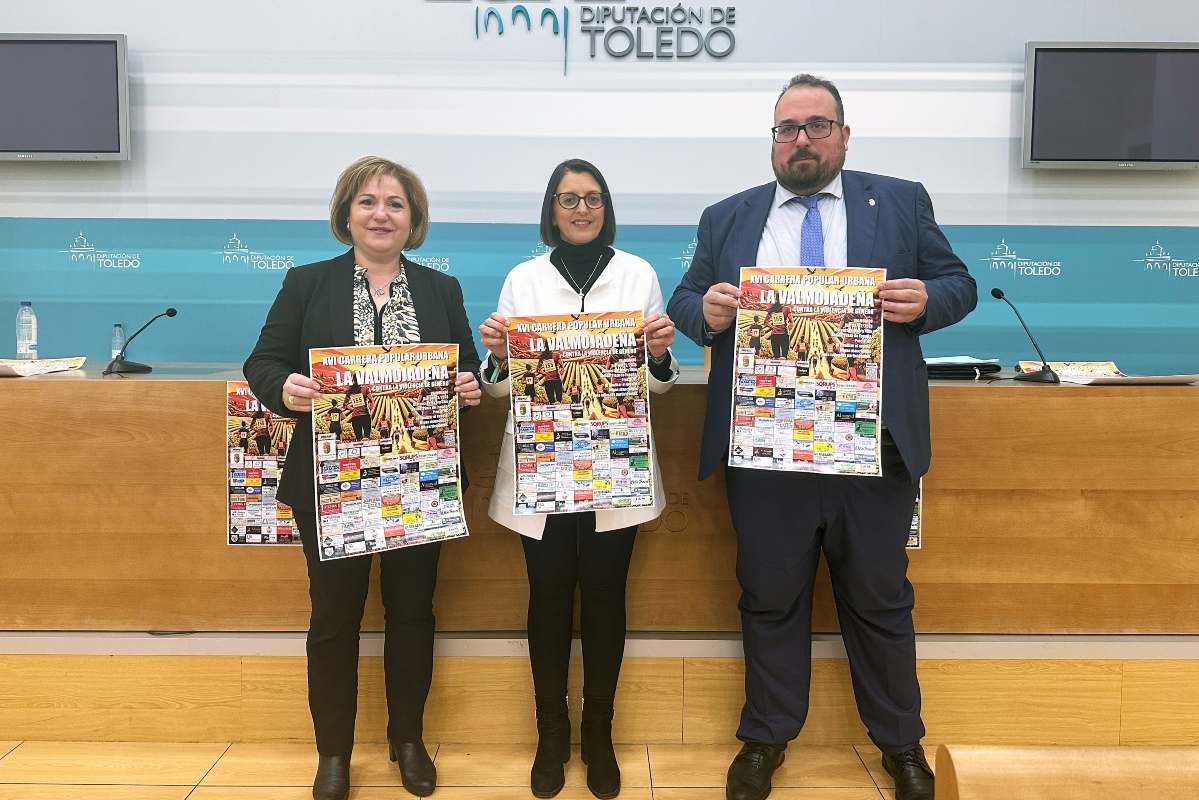 De izquierda a derecha: Lourdes García, Pilar Martín y Javier López, en la presentación de "La Valmojadeña".