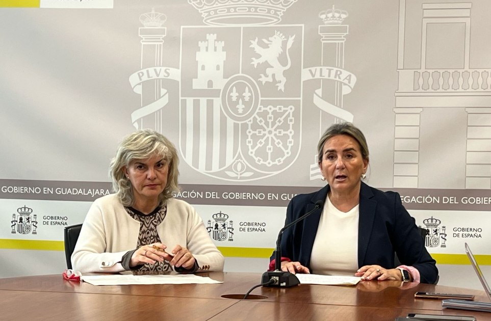Mercedes Gómez, subdelegada del gobierno en Guadalajara y Milagros Tolón delegada del Gobierno en Castilla-La Mancha