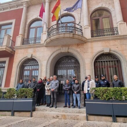 Minuto de silencio en Valdepeñas.