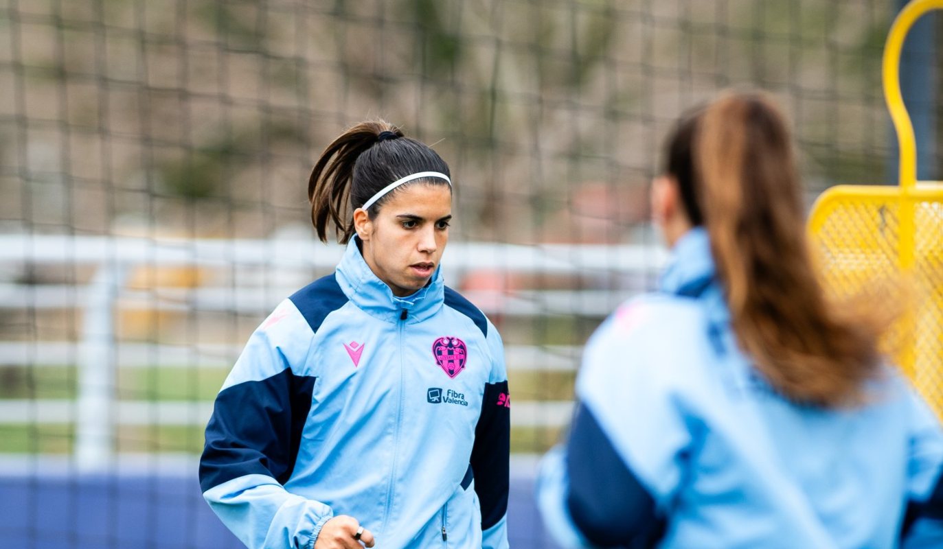 Alba Redondo vuelve a "La Roja". Foto: @LUDfemenino.