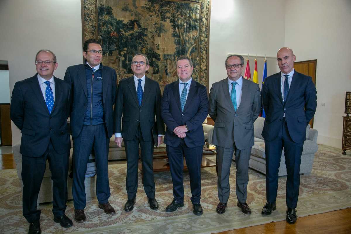 Encuentro entre los responsables del BBVA y el presidente de Castilla-La Mancha, Emiliano García-Page.