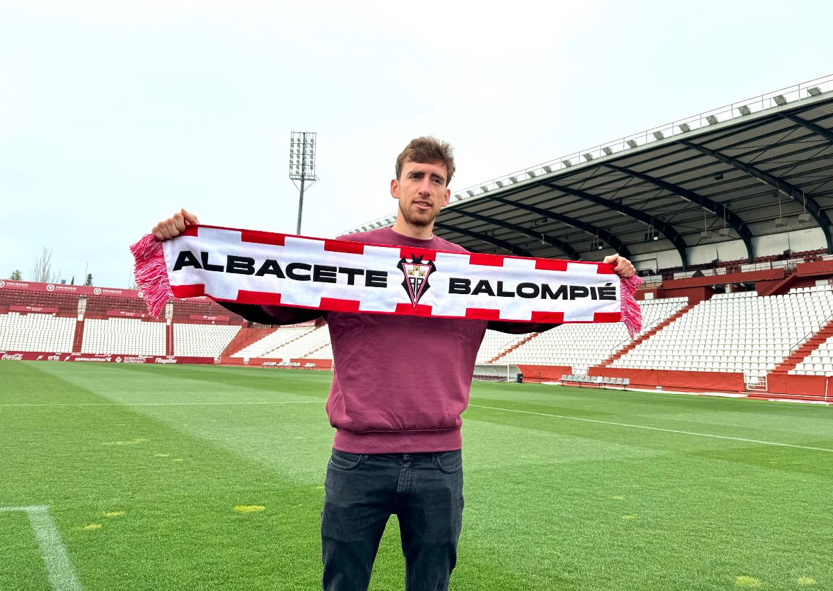Presentación de Rai Marchán como jugador del Albacete BP. Elena Valero