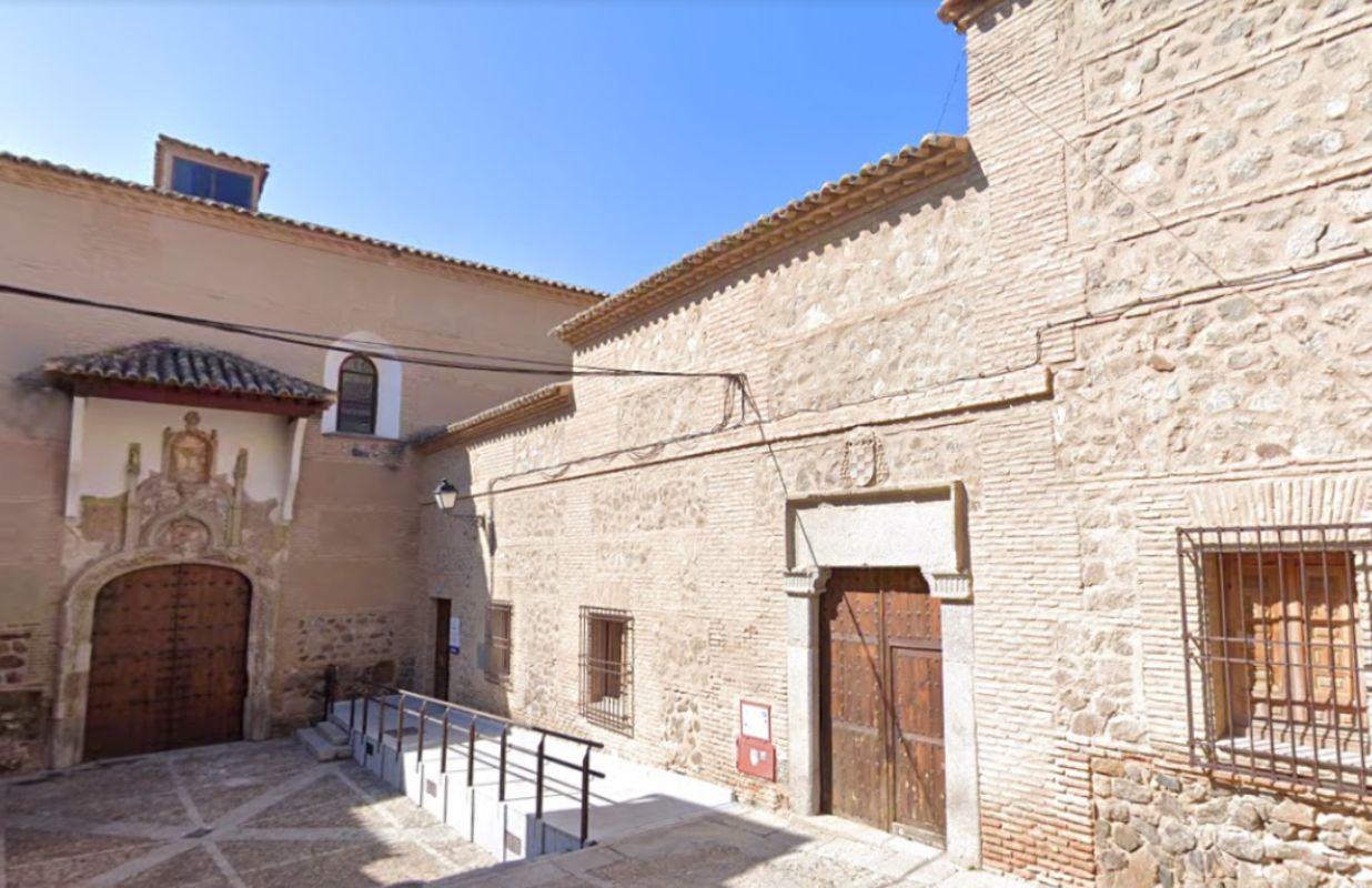 Actualmente está ubicado en el antiguo convento de San Juan de la Penitencia, en el casco histórico.