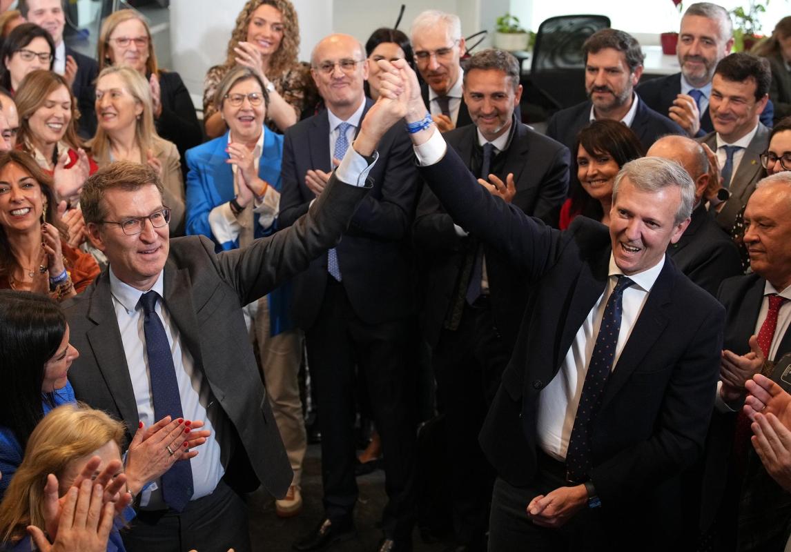 Feijóo y Alfonso Rueda, festejando en el Comité Ejecutivo Nacional, del PP.