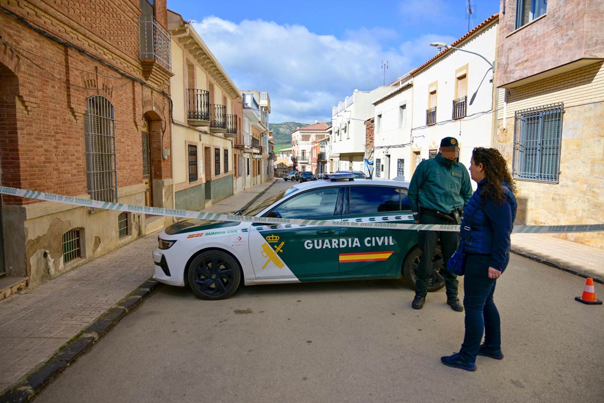 El asesinato se ha producido una vivienda de la calle Padre Jara, de Aldea del Rey. EFE/ Jesús Monroy.