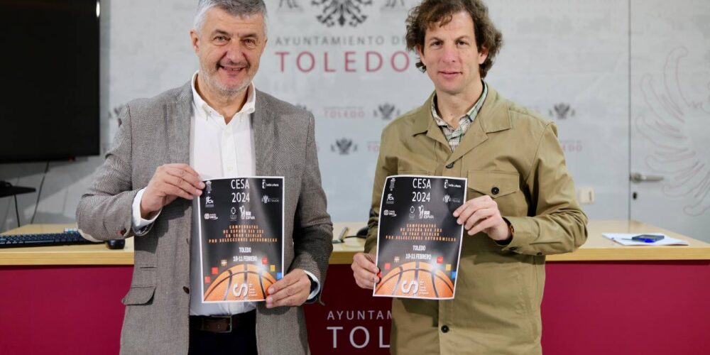 Rubén Lozano (derecha) y Enrique Álvarez presentaron el Nacional escolar de baloncesto en silla de ruedas 3x3.