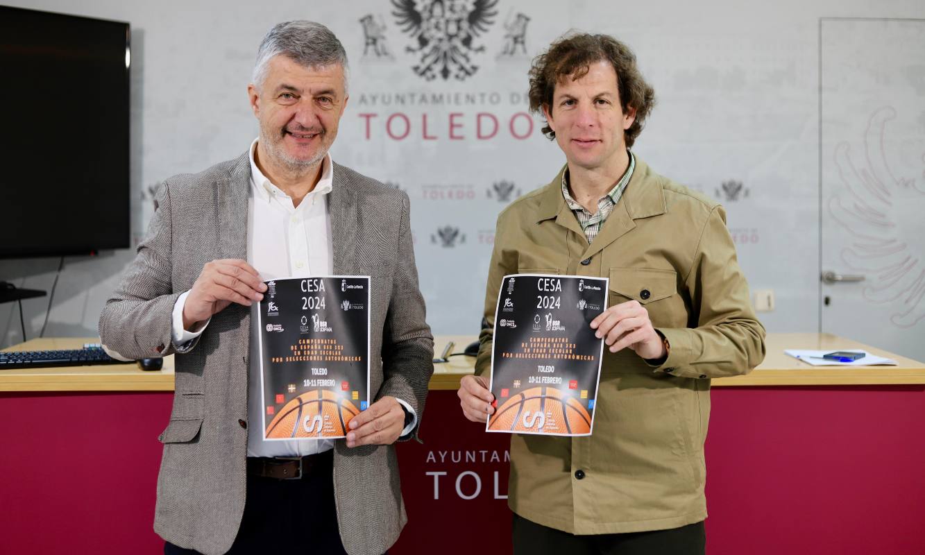 Rubén Lozano (derecha) y Enrique Álvarez presentaron el Nacional escolar de baloncesto en silla de ruedas 3x3.