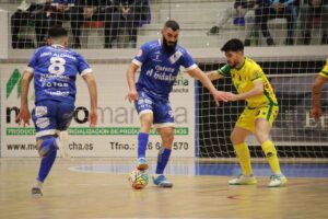 Imagen del reciente amistoso que el Manzanares ganó al Jaén por 2-1. Foto: Quesos El Hidalgo Manzanares.