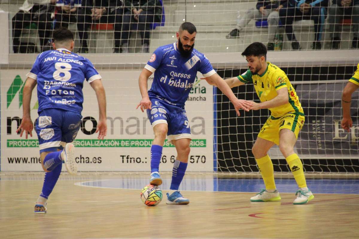 Imagen del reciente amistoso que el Manzanares ganó al Jaén por 2-1. Foto: Quesos El Hidalgo Manzanares.