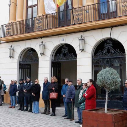 Minuto de silencio en Almodóvar del Campo (Ciudad Real), por los guardias civiles asesinados en Barbate.