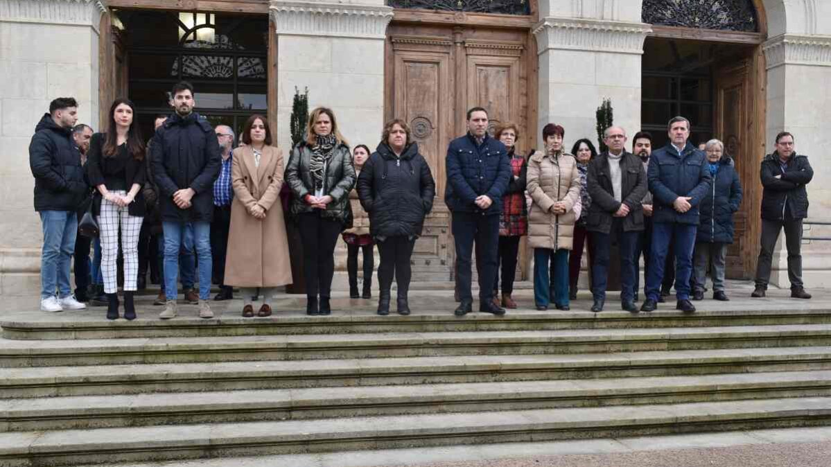 Minuto de silencio en la Diputación de Cuenca por los guardias civiles asesinados en Barbate.